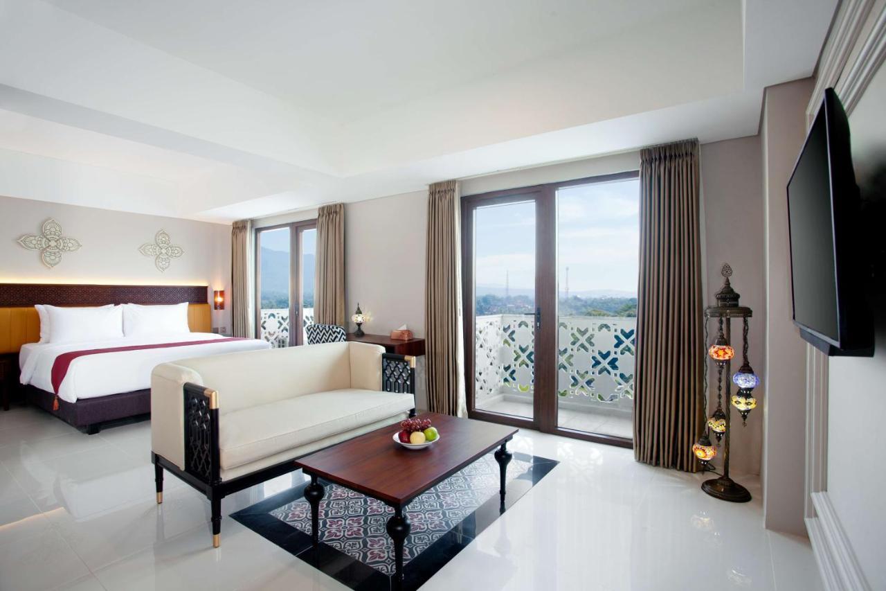 Alhambra Hotel & Convention, BW Signature Collection تاسيكمالايا المظهر الخارجي الصورة