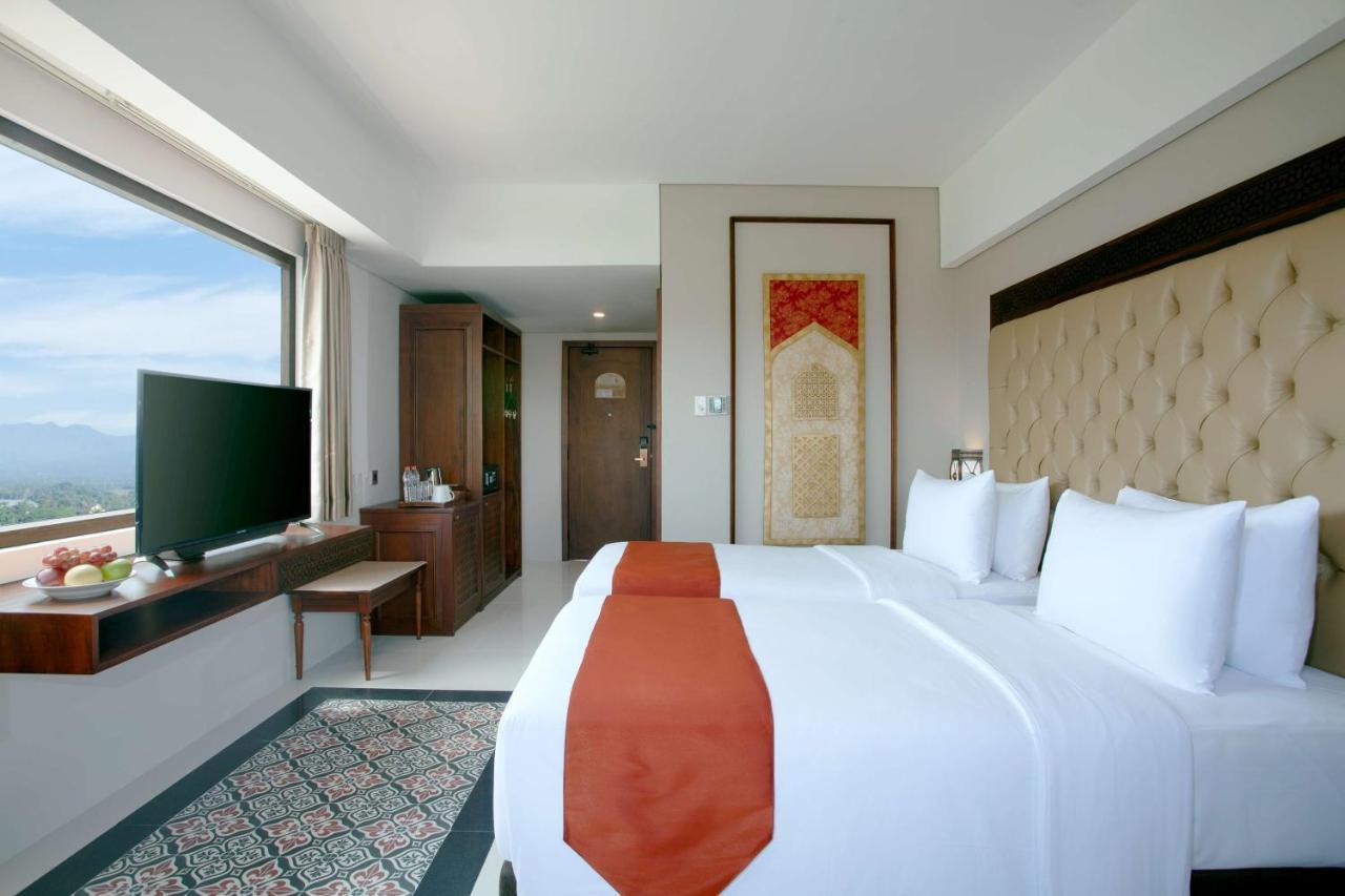 Alhambra Hotel & Convention, BW Signature Collection تاسيكمالايا المظهر الخارجي الصورة